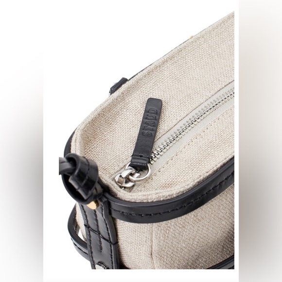 STAUD Sebastián Linen Moon Crescent Handbag with leather cage, and pin cushions - Picture 2 of 4